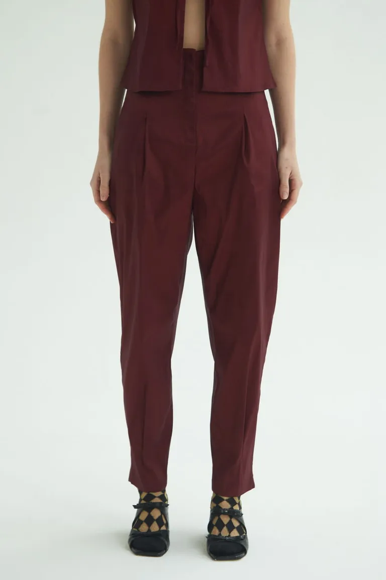 Pantalón sastrero tiro alto con pinzas y corte redondeado para eventos de Las Pepas en Pantalones para argentina