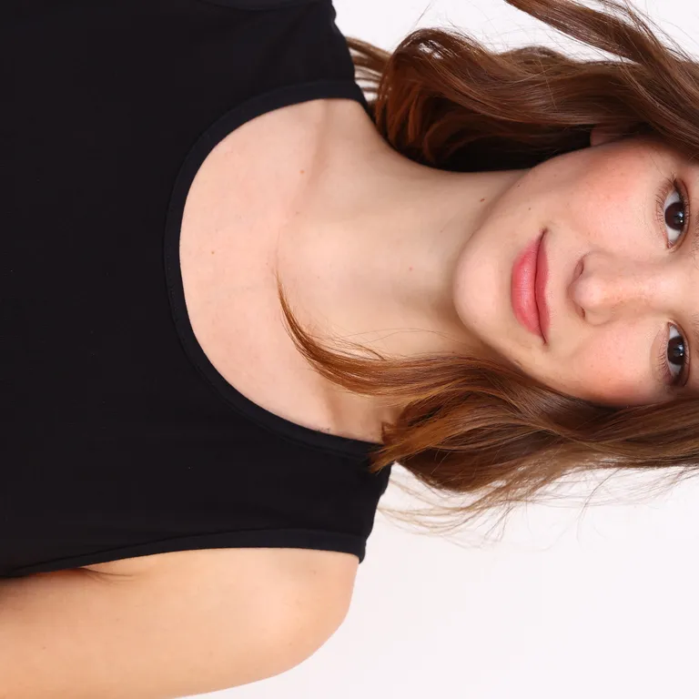 Musculosa confeccionada en tela jersey con combinación de algodón y elastano de Yagmour en Tops para argentina