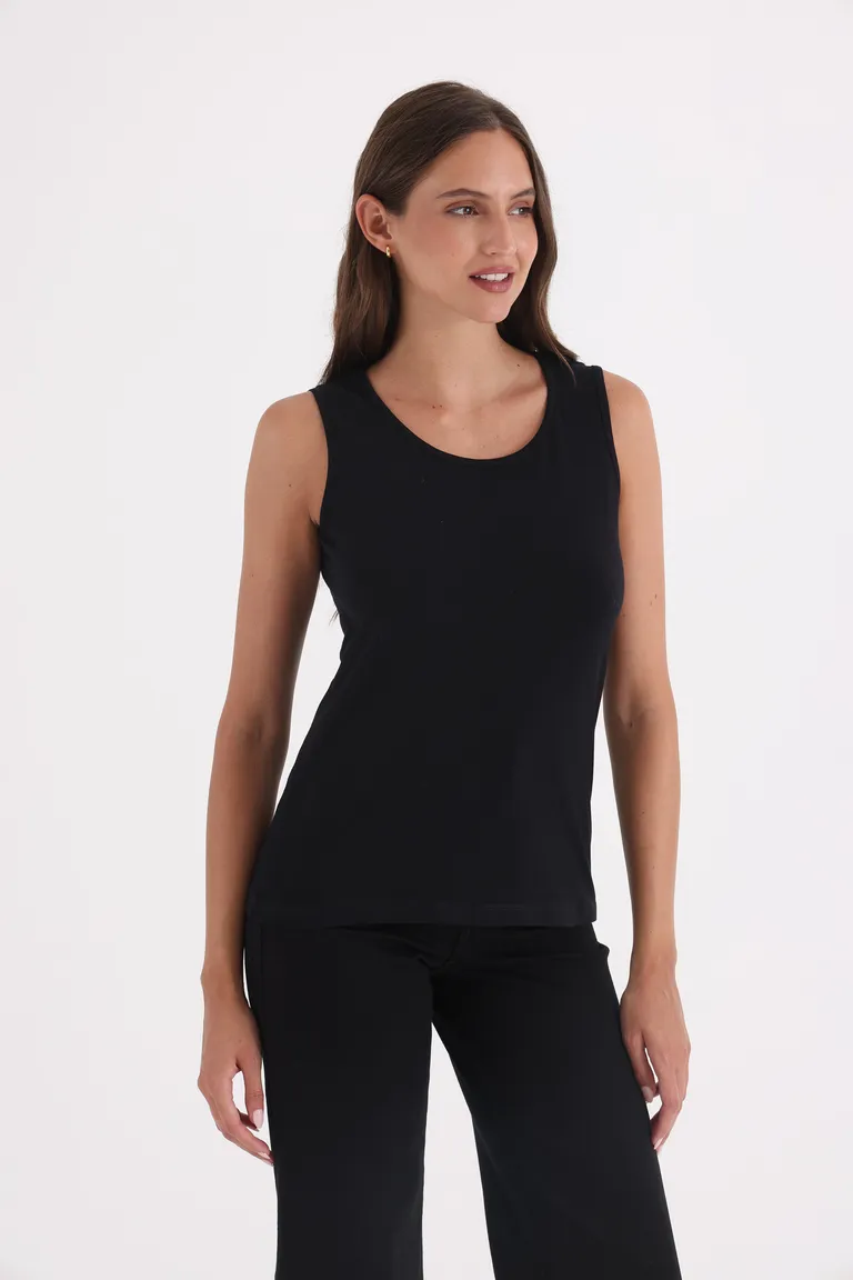 Musculosa confeccionada en tela jersey con combinación de algodón y elastano de Yagmour en Tops para argentina