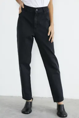 Jean mom flora negro de Nam en Pantalones para argentina