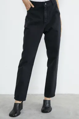 Jean mom flora negro de Nam en Pantalones para argentina