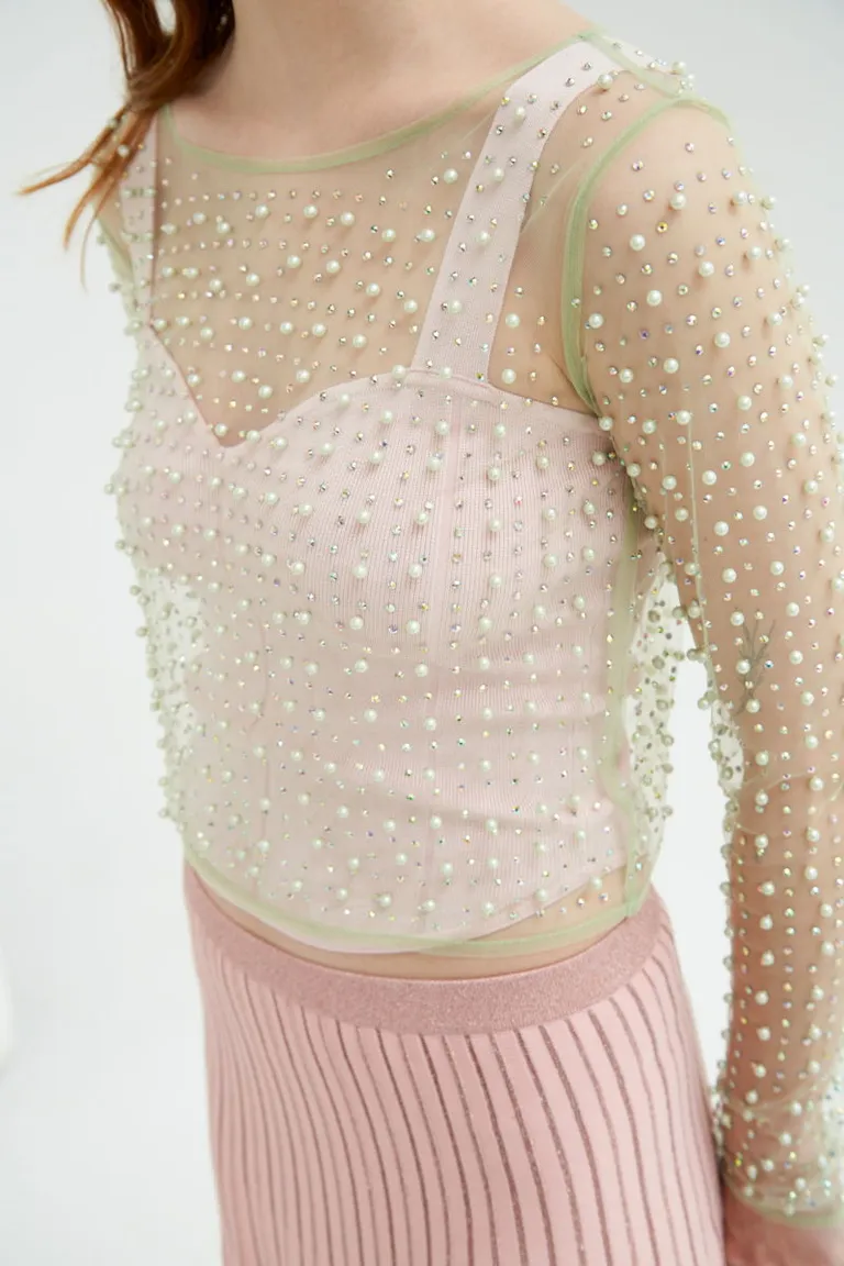 Remera manga larga de microtul con detalle de perlas y strass bordados en escote redondo de Las Pepas en Remeras para argentina