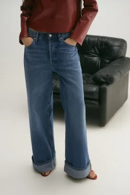 Jeans wide leg bajo vuelto de Mango en Pantalones para argentina