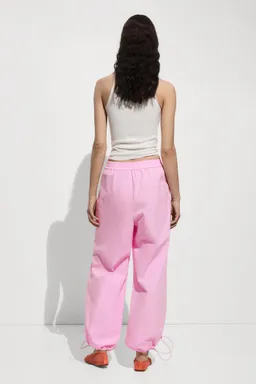 Pantalón algodón parachute de Mango en Pantalones para argentina