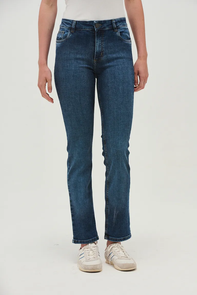 Pantalón de corte recto con tiro medio y diseño de cinco bolsillos de Sweet en Pantalones para argentina