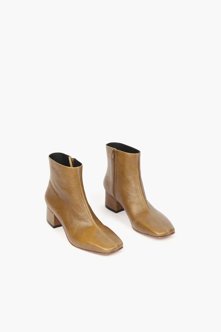 Botineta de mujer con caña media, punta cuadrada y cierre lateral con taco bloque de Mishka en Botas y Botinetas para argentina