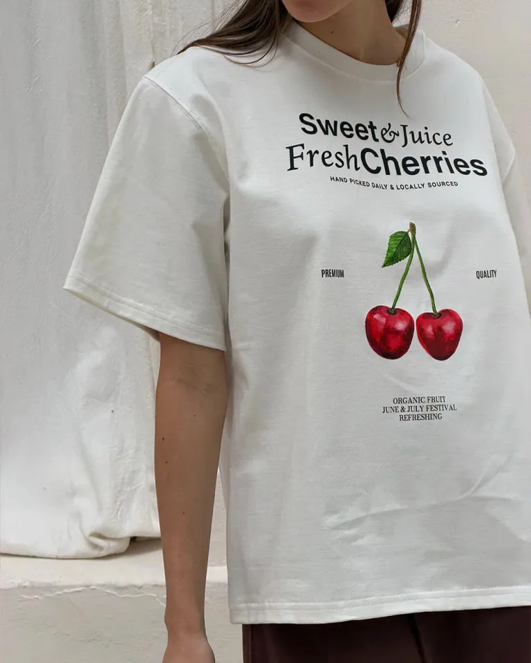 Remera sobrecortada con estampado de cerezas de Sky en Remeras para argentina