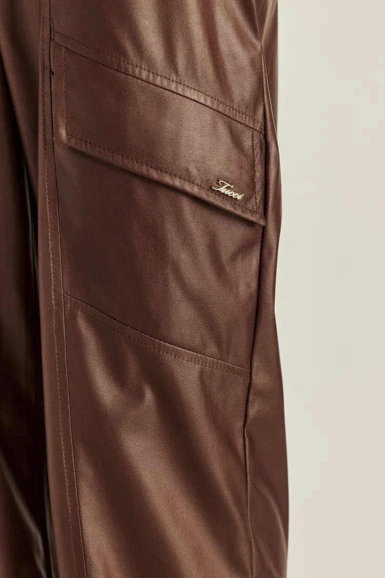 Pantalón relajado de aspecto engomado con detalles metálicos de Tucci en Pantalones para argentina