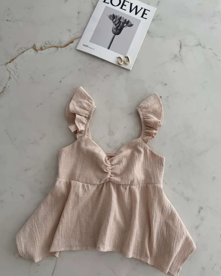 Musculosa de jacquard con volados y frunces en escote y laterales de Hesed en Tops para argentina