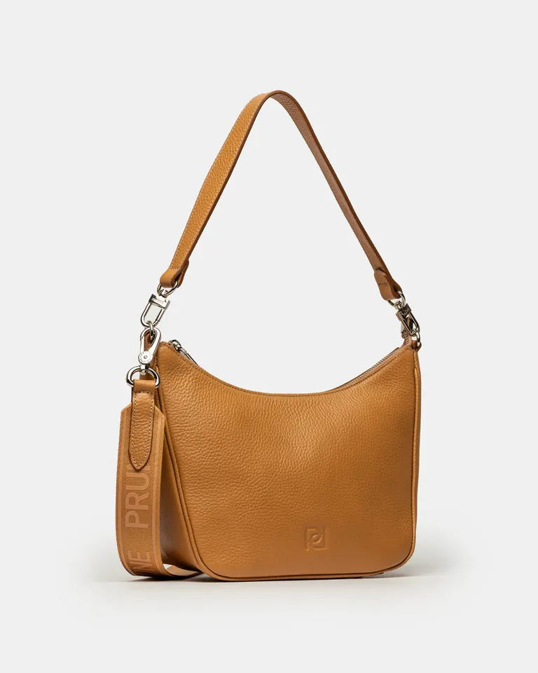 Cartera de hombro de cuero graneado con diseño curvo y correa ajustable de Prüne en Bolsos y Carteras para argentina