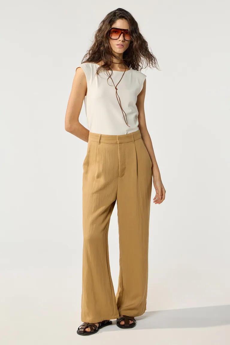 Pantalón Sastrero de Corte Recto en Beige para Mujer de Cuesta Blanca en Pantalones para argentina