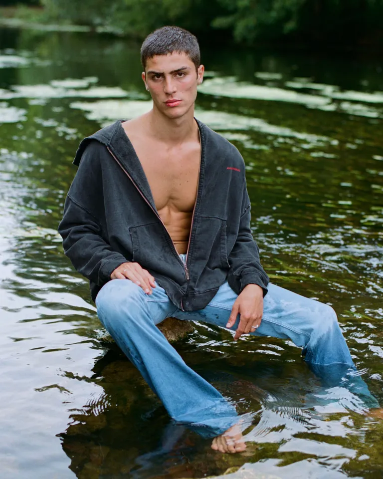 Buzo de capucha oversize boxy con cierre y detalles rotos de Ay Not Dead en Buzos y Sweaters para argentina