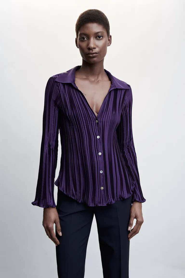 Camisa plisada satinada de Mango en Camisas para argentina