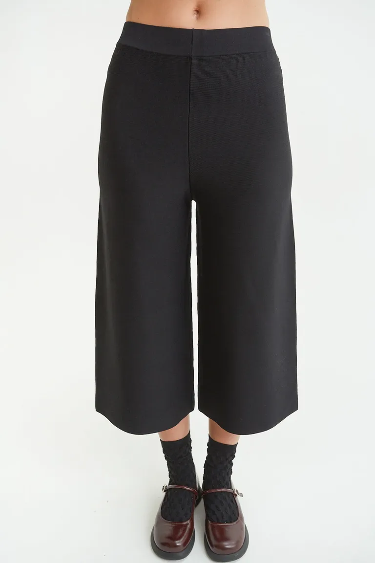 Pantalón de tiro alto con cintura elástica y pierna ancha estilo recto de Las Pepas en Pantalones para argentina