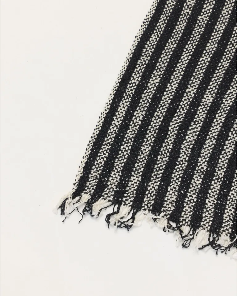 Pashmina de tejido artesanal con diseño de rayas grises de Blue Sheep en Bufandas y Pañuelos para argentina