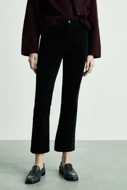 Jeans sienna flare crop pana de Mango en Pantalones para argentina