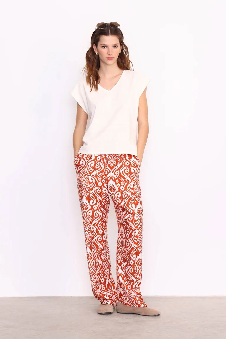 Remera étnica blanca con diseño original y relieve en estampado de Yagmour en Remeras para argentina