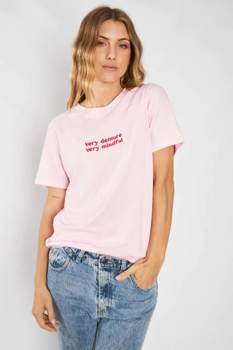 Remera bordada de algodón en diseño moderno y elegante para mujer de Belle en Remeras para argentina