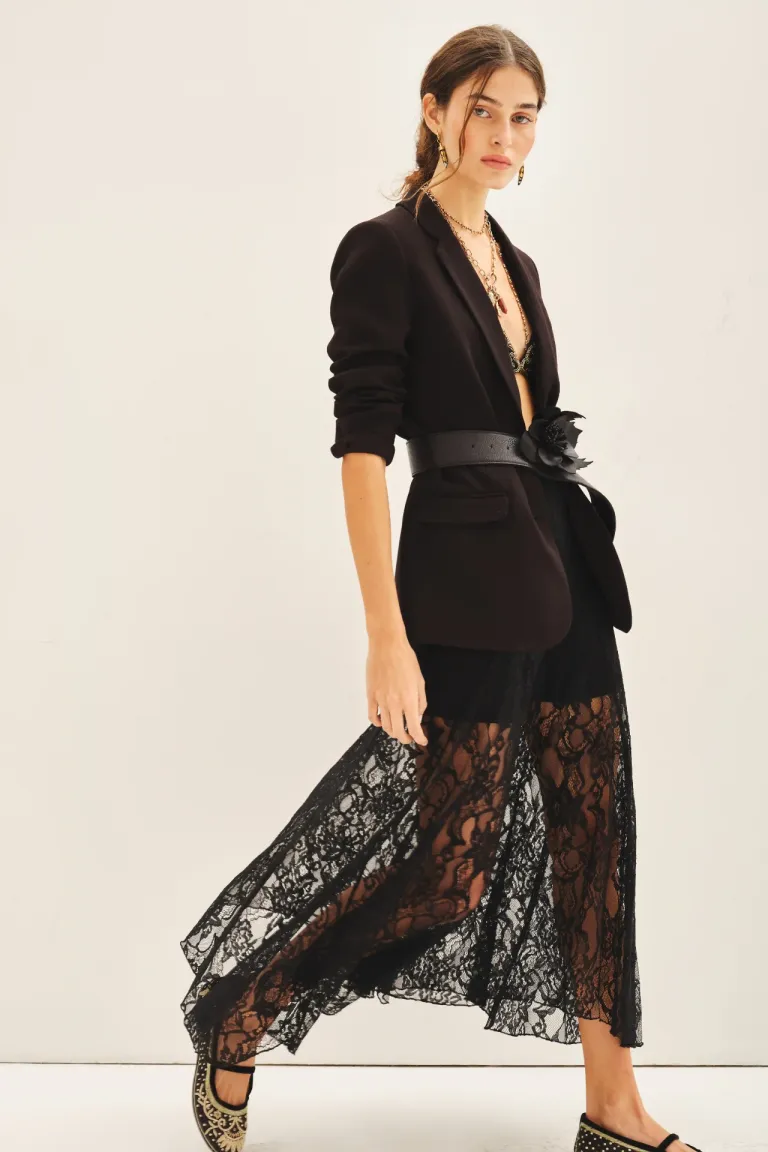 Falda midi de encaje negra con detalles exclusivos de Rapsodia en Faldas para argentina