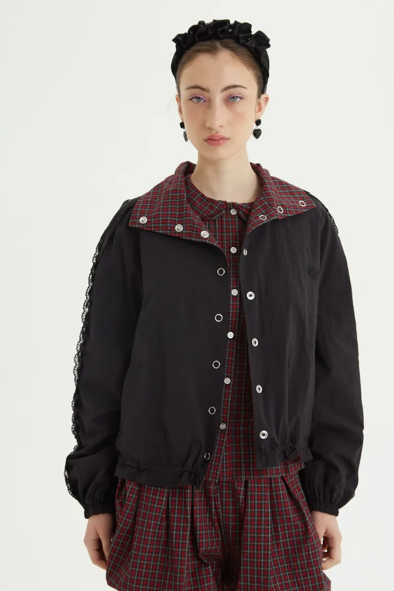 Campera reversible con cuello alto y ajuste en cintura con broches metálicos de Las Pepas en Chaquetas para argentina