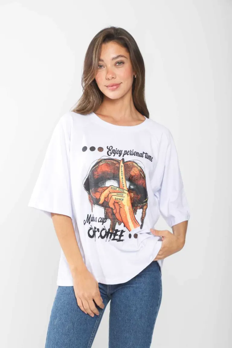 Remera oversize con estampa llamativa y diseño casual para mujer de Belle en Remeras para argentina