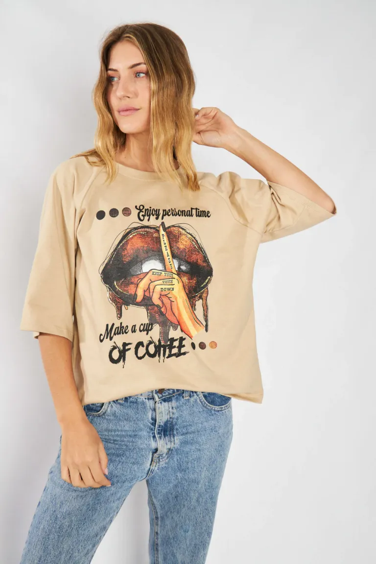 Remera oversize con estampa llamativa y diseño casual para mujer de Belle en Remeras para argentina