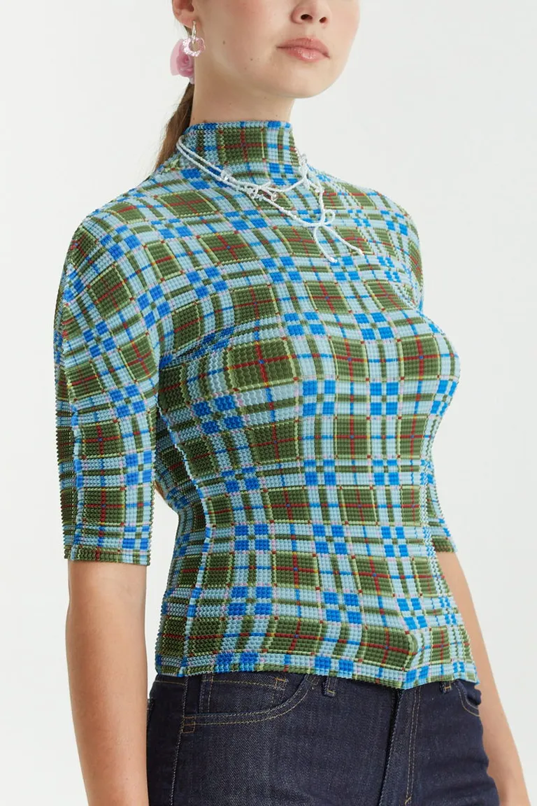 Blusa entallada de cuello alto con mangas tres cuartos y diseño a cuadros de Las Pepas en Blusas para argentina