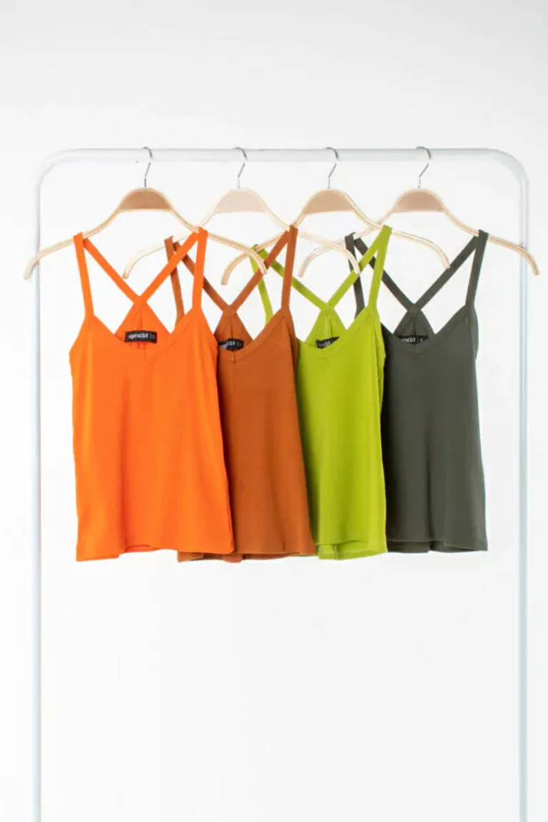 Musculosa naranja de diseño moderno y corte femenino de Apricot en Remeras para argentina