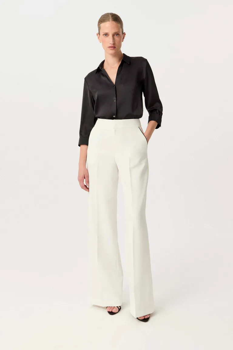 Camisa de seda satinada negra con cuello en V y mangas 3/4 para un look elegante de Markova en Camisas para argentina