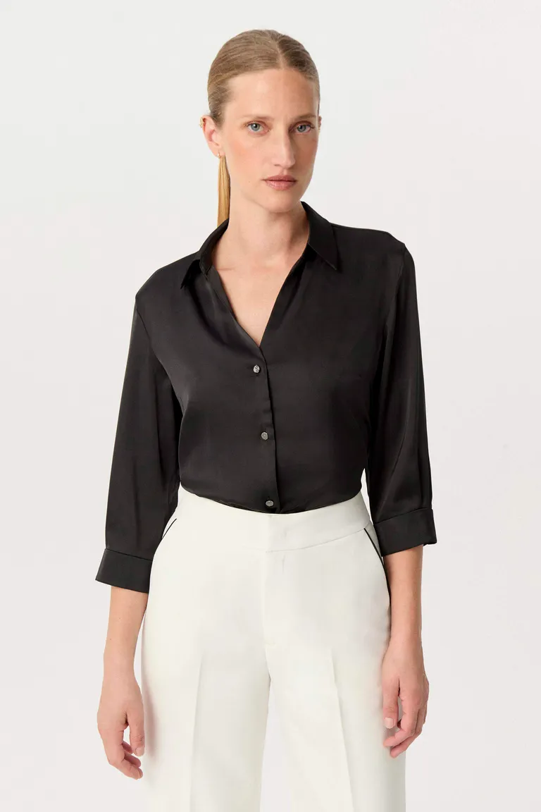 Camisa de seda satinada negra con cuello en V y mangas 3/4 para un look elegante de Markova en Camisas para argentina