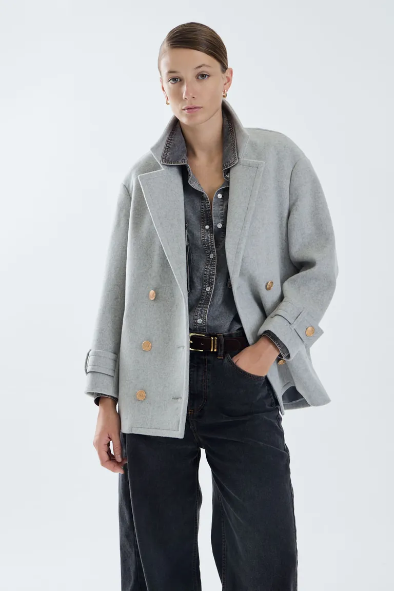 Chaqueta naval de mujer con doble botonadura metálica y diseño de largo a la cadera de Portsaid en Chaquetas para argentina