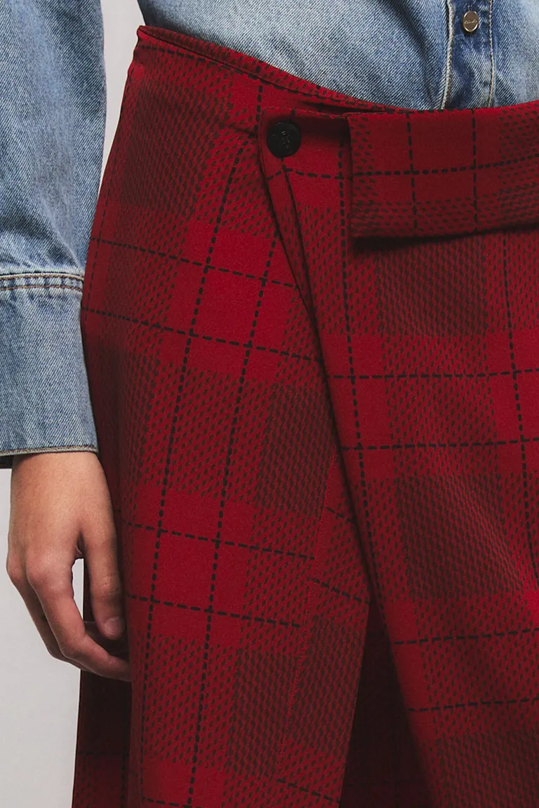 Falda midi con diseño cruzado y corte irregular de estilo escocés de Kosiuko en Faldas para argentina