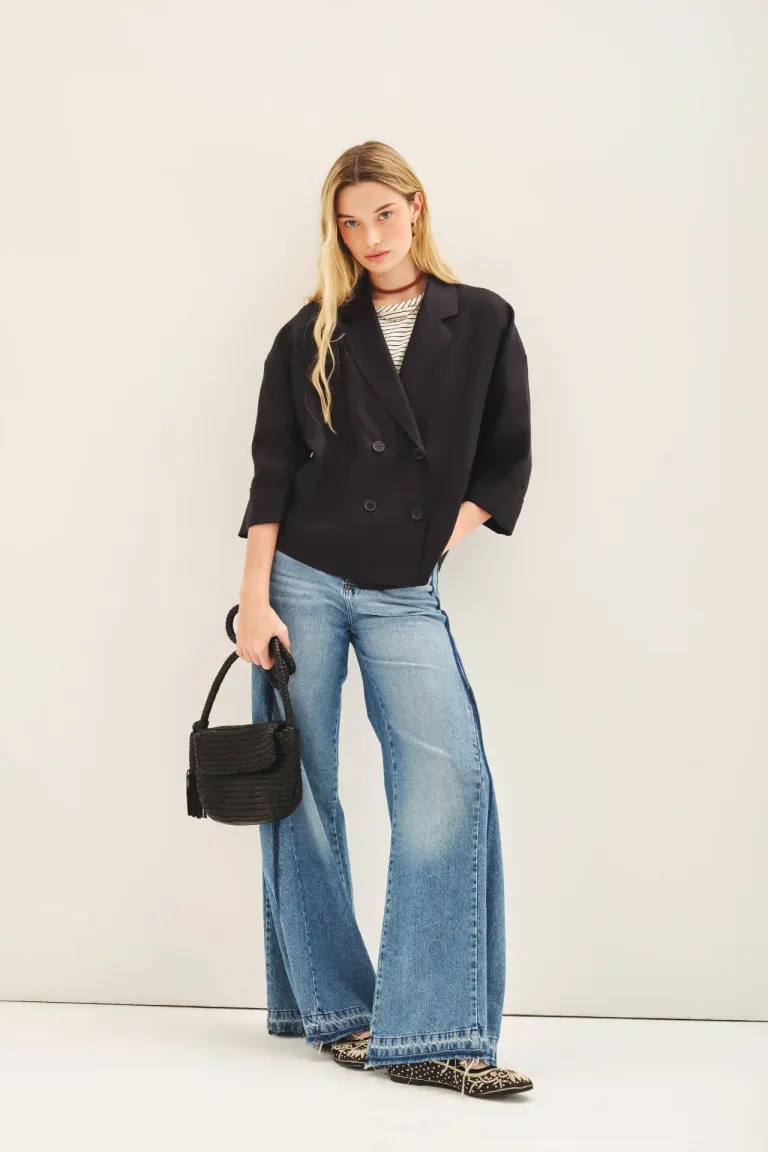 Saco corto de lino con cruce frontal y diseño oversize para un look casual y moderno de Rapsodia en Chaquetas para argentina