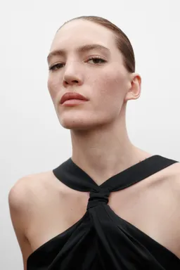 Vestido satinado con nudo de Mango en Vestidos para argentina