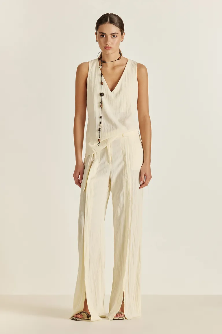 Top blanco sin mangas de género liviano y textura para uso versátil de Tucci en Tops para argentina