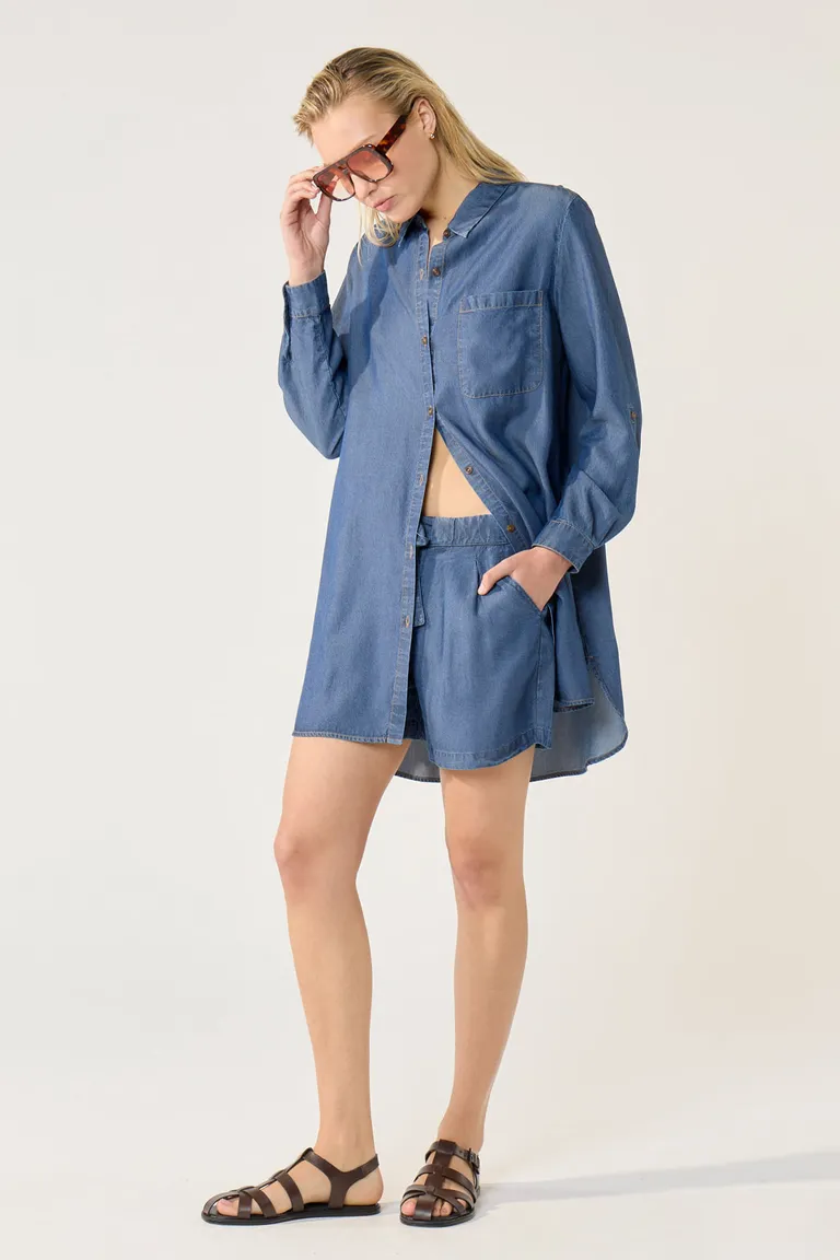 Vestido camisero azul con charreteras y bolsillo delantero abotonado de Cuesta Blanca en Vestidos para argentina