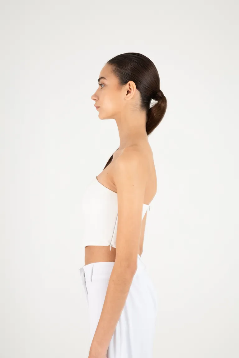 Top de corte irregular en crepe sastrero blanco de Naíma en Tops para argentina