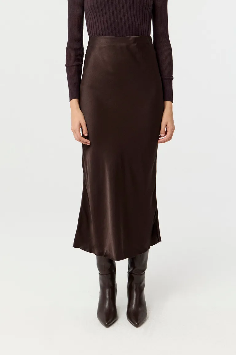 Pollera midi de satén tiro alto con cierre invisible de Markova en Faldas para argentina