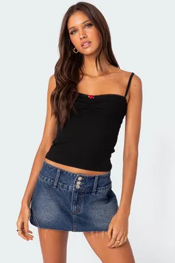 Musculosa karlee rib de Edikted en Tops para argentina