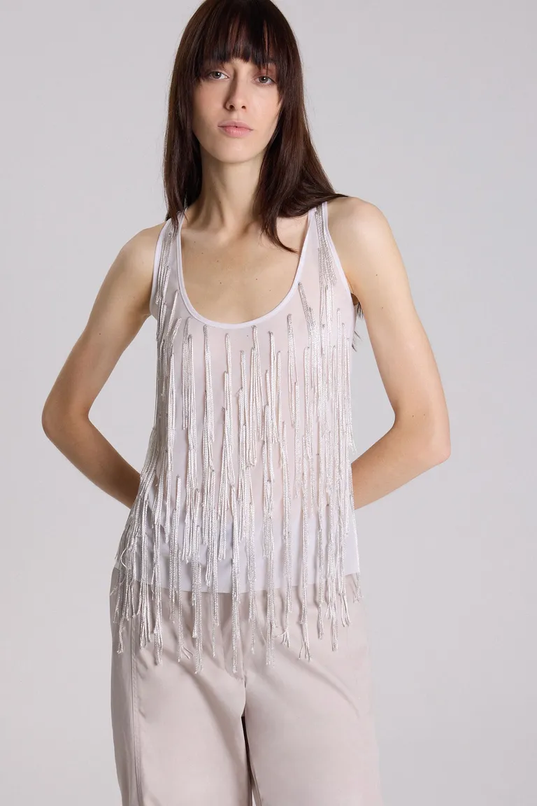 Top de jersey blanco con flecos de satén bordados a mano de Maria Cher en Tops para argentina