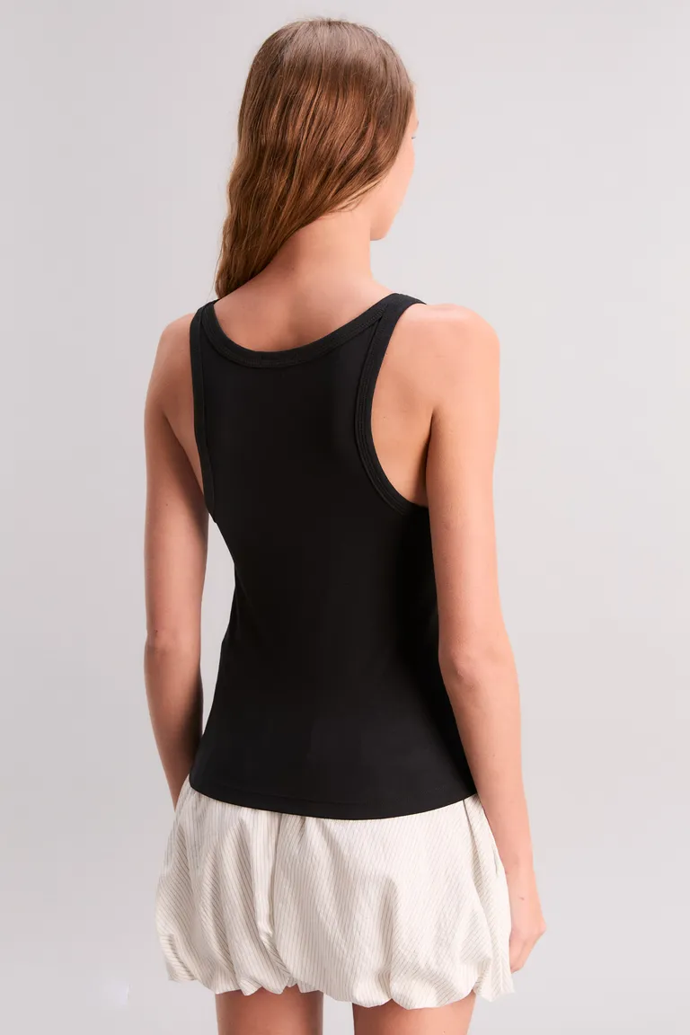 Musculosa de viscosa con estampa gráfica en tono negro de Kosiuko en Tops para argentina