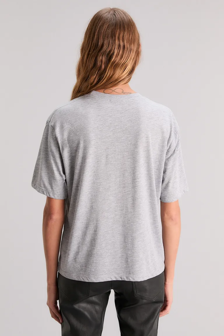 Remera de estilo casual con diseño exclusivo en técnica de glitter de Kosiuko en Remeras para argentina