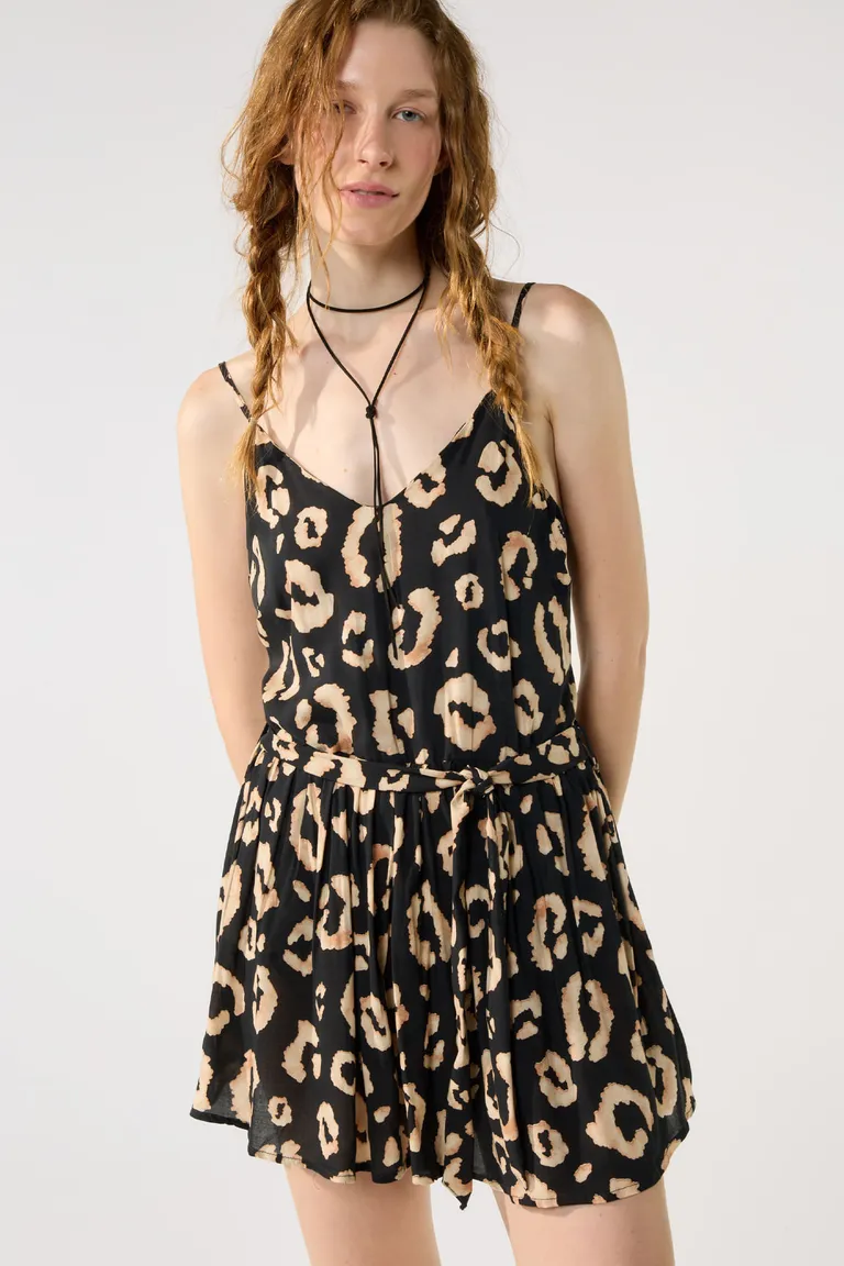 Mono corto estampado con escote en V y breteles ajustables para mujer de Cuesta Blanca en Monos para argentina