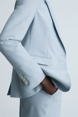 Blazer entallada liviana de Mango en Blazers para argentina