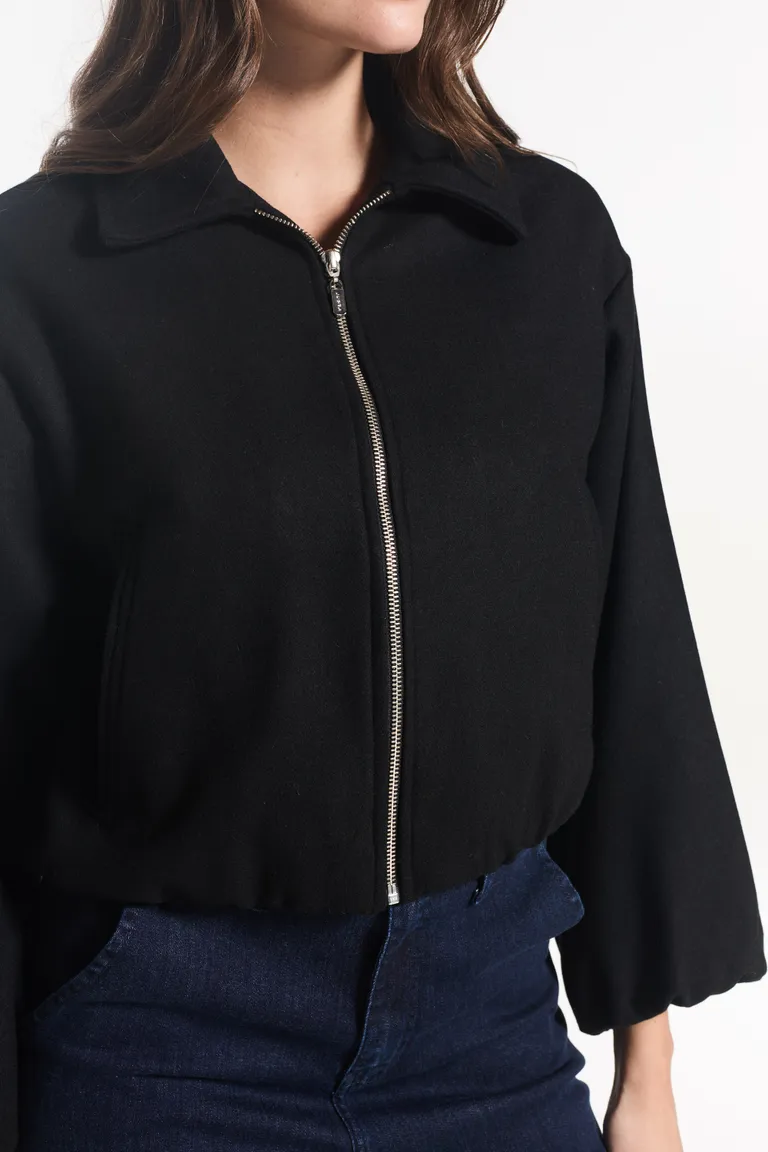 Campera de mujer con cuello americano cierre metálico y mangas amplias con ajuste a la cintura de Justaosadia en Chaquetas para argentina