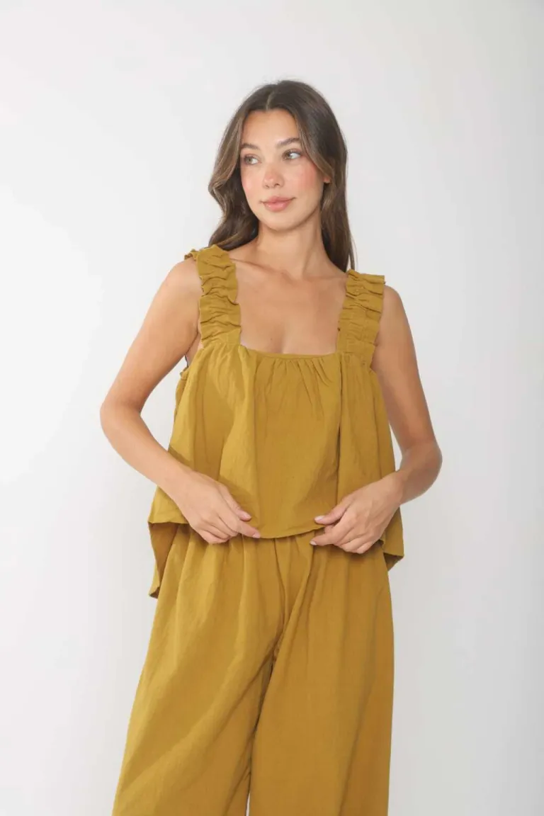 Top negro de lino con bretel ancho y elástico embutido de Belle en Blusas para argentina