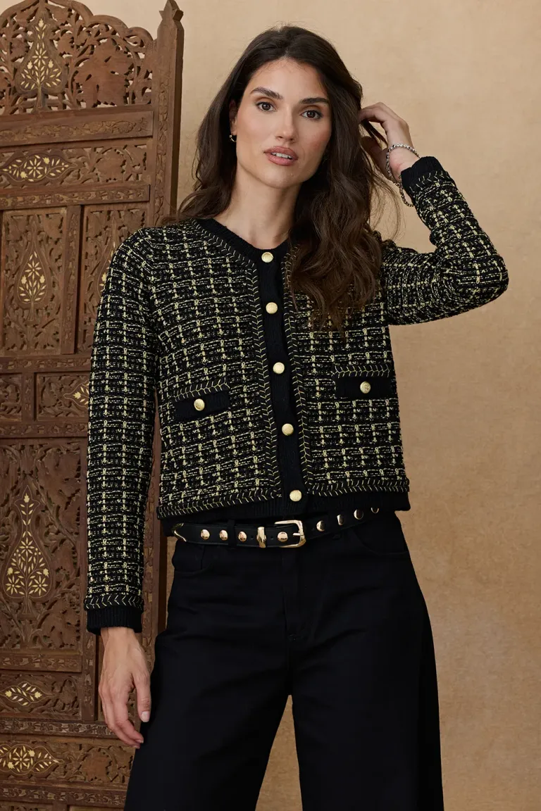 Saco tejido de textura con cuello redondo botones frontales y detalles de bolsillos decorativos de Indiastyle en Chaquetas para argentina