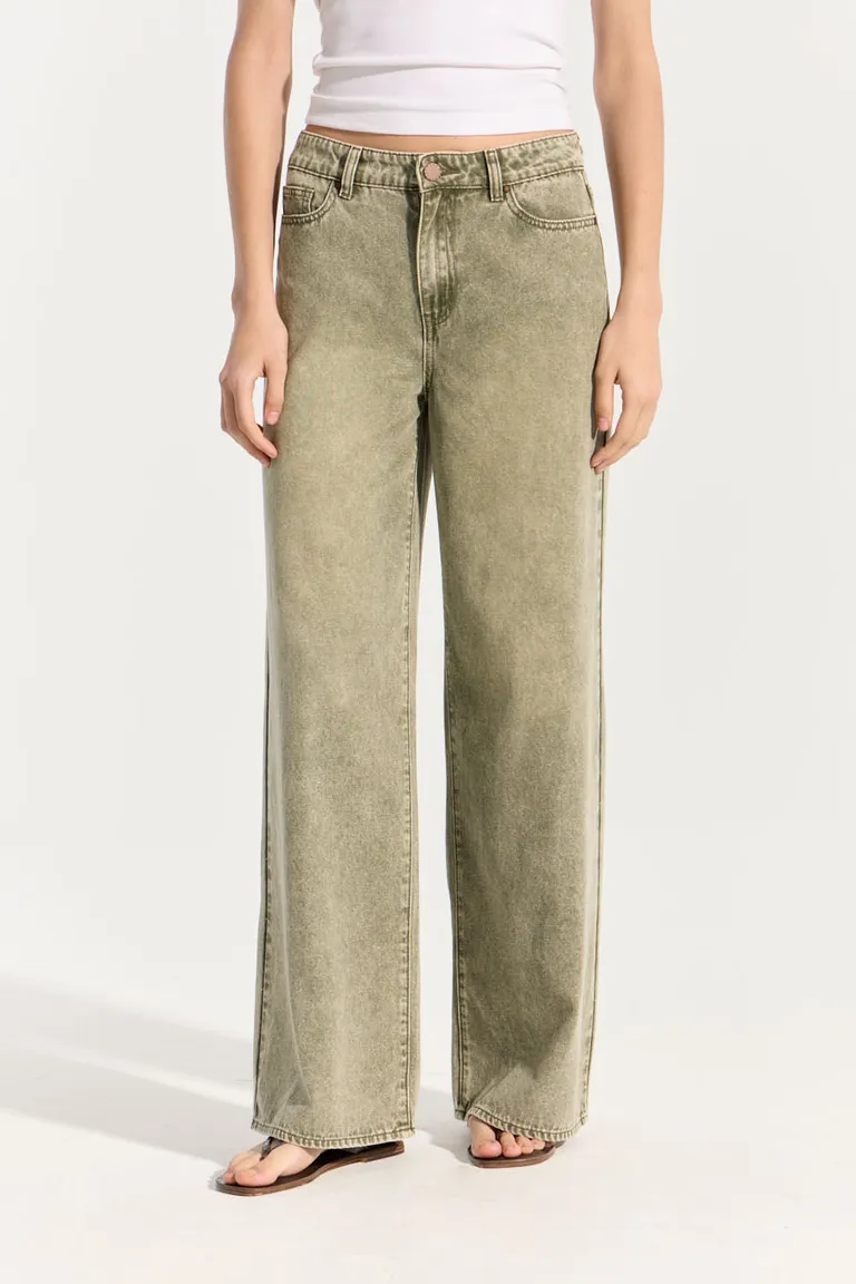 Pantalón de pierna ancha beige, un clásico versátil para el guardarropa femenino de Portsaid en Pantalones para argentina