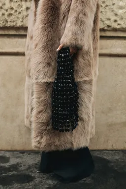 Bolso mano cuero abalorios de Mango en Bolsos y Carteras para argentina