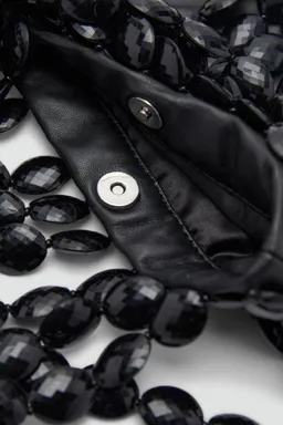Bolso mano cuero abalorios de Mango en Bolsos y Carteras para argentina
